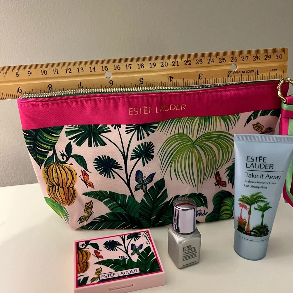 Estée Lauder beauty bag with 3 products NWT  ⭐️Host Pick x2⭐️